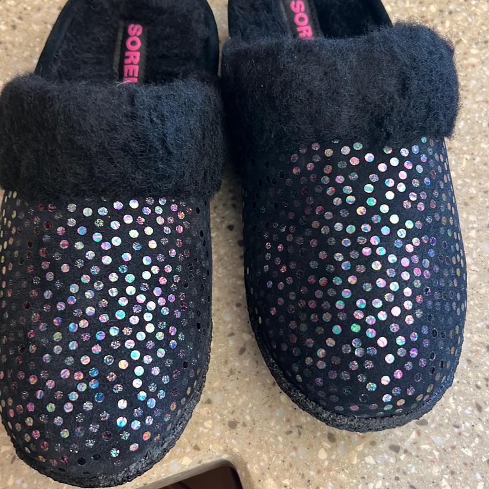 Brand new with tags youth Sorel slippers
